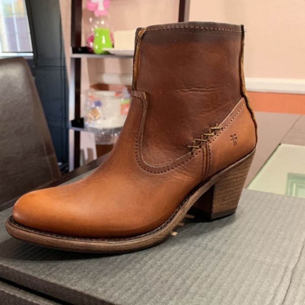 Frye Leslie Artisan Short Booties
